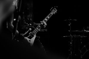 ギター演奏の画像